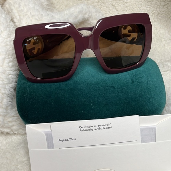 Authentic New Gucci sunglasses very gift able - Picture 10 of 10